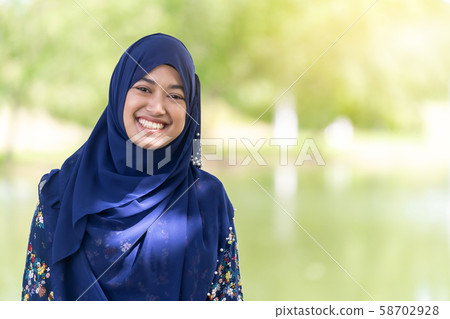 muslim girl portrait muslim girl portrait 58702928