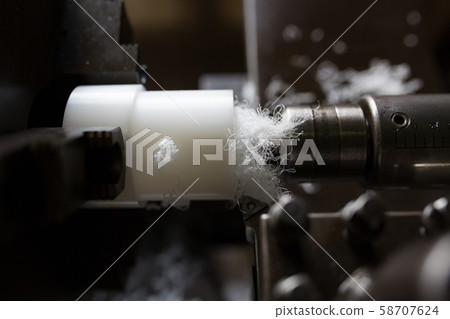 Machining polyacetal with a lathe Machining polyacetal with a lathe 58707624