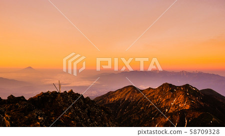 Spring Yatsugatake mountain climbing: Dawn at the summit of Mt. Akadake (Fuji, Southern Alps distant view) Spring Yatsugatake mountain climbing: Dawn at the summit of Mt. Akadake (Fuji, Southern Alps distant view) 58709328