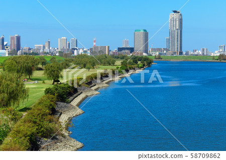 Overlooking the residential area of Motogo Kawaguchi where the blue sky spreads out from Shikahama Bridge 58709862