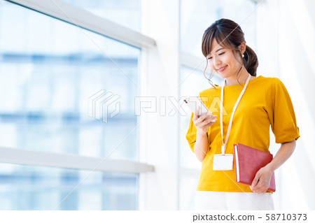 Business woman (smartphone) Business woman (smartphone) 58710373