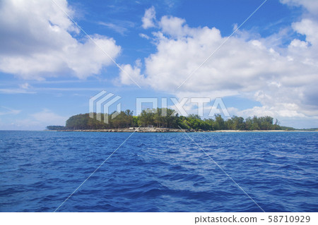 u琉共和國：貝利琉島上的和平紀念公園的景色，貝利琉島是第二次世界大戰的激烈戰鬥島，從海上 58710929