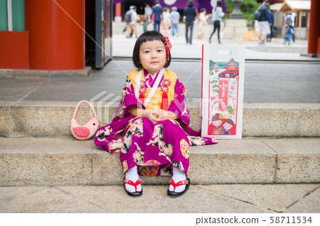 Shichigosan 3-year-old girl 58711534