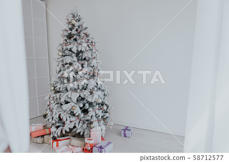 Christmas tree with presents new year white scenery 58712577