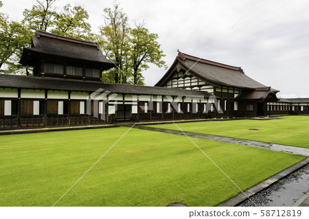 大倉的瑞龍寺鐘樓和後方（富山縣高岡市） 58712819