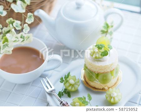 Shine Muscat cake with teatime 58715052