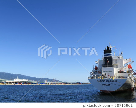 White-collar reefer carrier, frozen ship White-collar reefer carrier, frozen ship 58715961