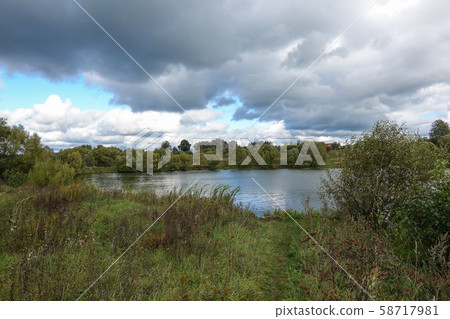 Autumn landscape. The lake in cold weather. Low 58717981