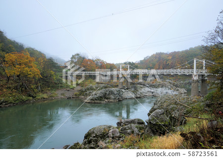 Scenery of autumnal leaves in Kamuikotan, Hokkaido 58723561