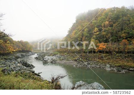 Scenery of autumnal leaves in Kamuikotan, Hokkaido 58723562
