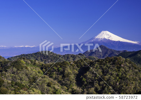 (Shizuoka Prefecture) Mt. Fuji seen from Izunokuni City and Mt. (Shizuoka Prefecture) Mt. Fuji seen from Izunokuni City and Mt. 58723972