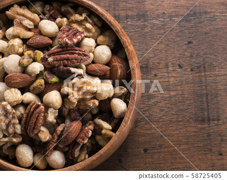 Mixed nuts 58725405