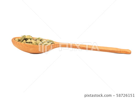 Dry cardamom in spoon 58726151