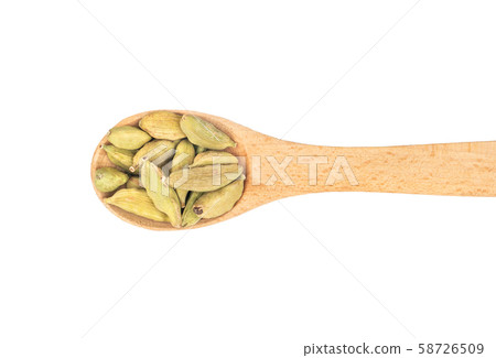 Green cardamom in spoon Green cardamom in spoon 58726509