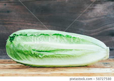 Close-up green fresh romaine lettuce on wooden Close-up green fresh romaine lettuce on wooden 58727580