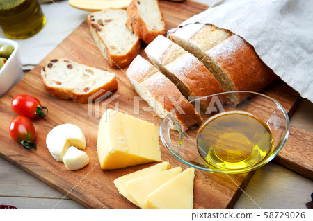Bread_meal_food 58729026
