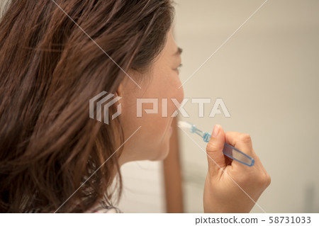 toothpaste, female, lady 58731033