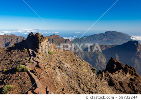 MIrador Roque de los Muchachos, popular tourist attraction - La palma MIrador Roque de los Muchachos, popular tourist attraction - La palma 58732244