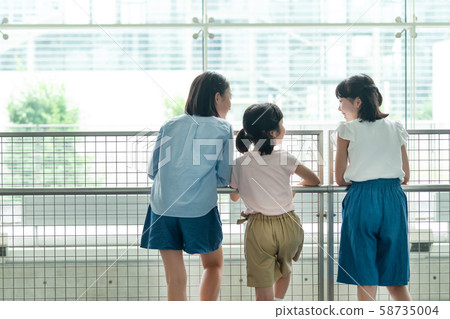 小學生上學-照片素材（圖片） [58735004] - PIXTA圖庫