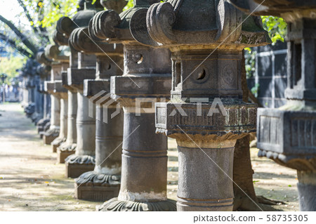 [東京]上野東照宮神社燈籠 58735305