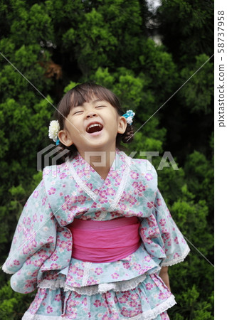 Infant in yukata (4 years old) Infant in yukata (4 years old) 58737958