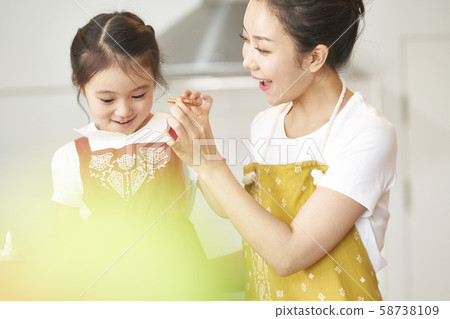 Parent and child cooking Parent and child cooking 58738109