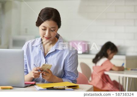 Parent and child 58738324