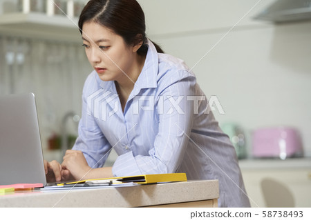 Female business woman 58738493