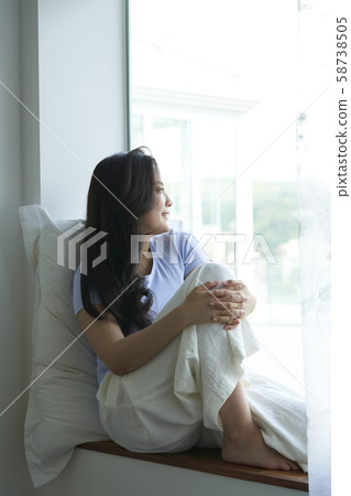 Woman lifestyle relax 58738505