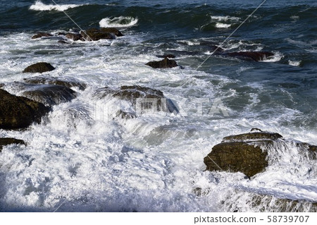 Rough waves on the Shonai coast Rough waves on the Shonai coast 58739707