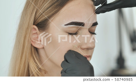 Create permanent eyebrow makeup. Create permanent eyebrow makeup. Thread depilation. Create permanent eyebrow makeup. Create permanent eyebrow makeup. Thread depilation. 58740985