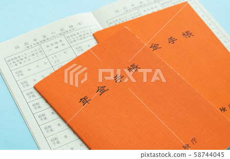 Pension notebook, pension benefits, public pension, age of starting receipt, universal coverage, 3 volumes, title change 58744045