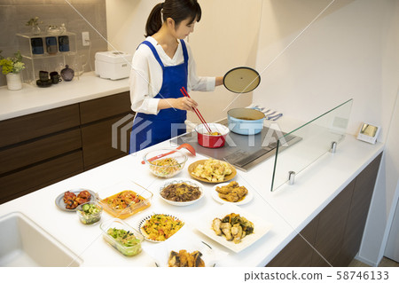 Housekeeping cooked dish Housekeeping cooked dish 58746133