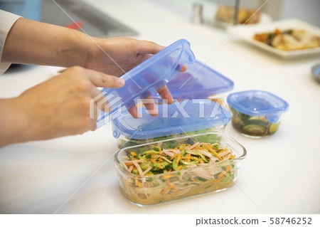 Housekeeping cooked dish 58746252