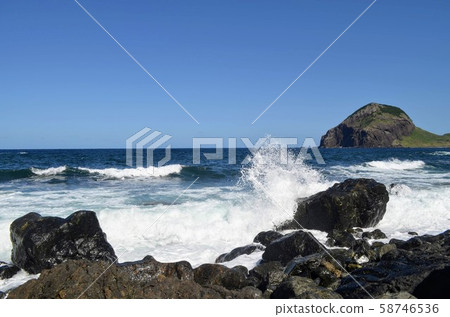 Sea of Japan giving a wave splash 58746536