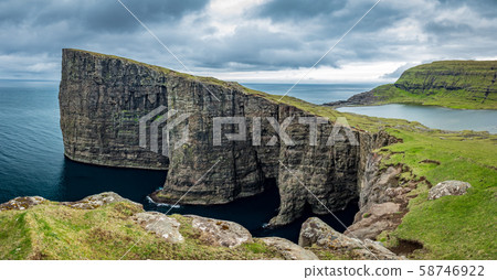 Sorvagsvatn lake over the ocean gigapan, Faroe Islands Sorvagsvatn lake over the ocean gigapan, Faroe Islands 58746922