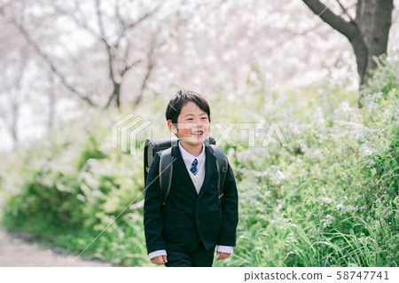 一年級櫻花入場 58747741