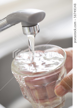 Tap water 58749148