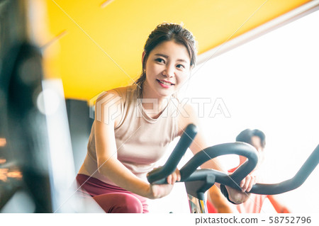 Female sports cycling 58752796