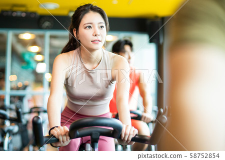 Female sports cycling 58752854