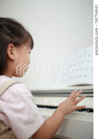 Piano (Music Classroom Practice Lesson Lesson Keyboard Instrument Parenting Childcare Girl Person Copy Space) 58754641