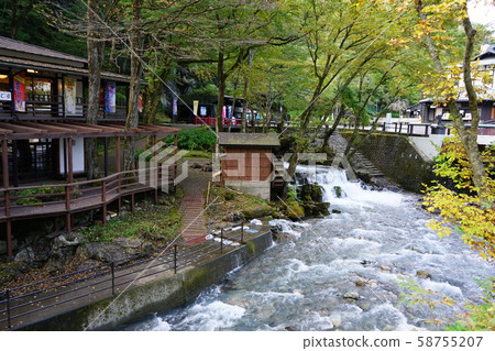 巖泉的秋季颱風後的龍泉洞 巖泉的秋季颱風後的龍泉洞 58755207