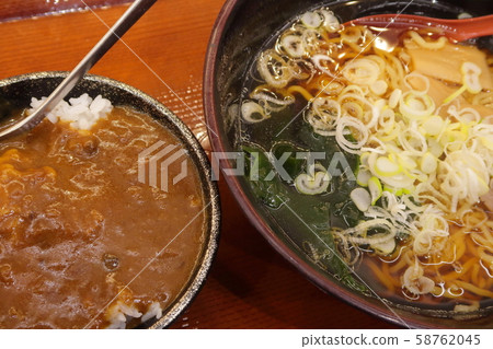 拉麵和咖哩飯 58762045