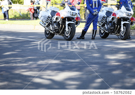 一輛摩托車 58762082