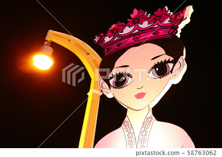 Statue at night Statue at night 58763062