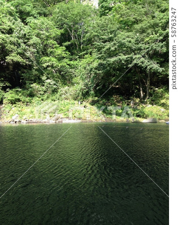 夏季河流喃喃自語 夏季河流喃喃自語 58763247