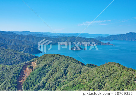 [View from the observation deck at the Rainbow Line Summit Park] Kiyama, Wakasa-cho, Mikata-Kaminaka-gun, Fukui Prefecture 58769335