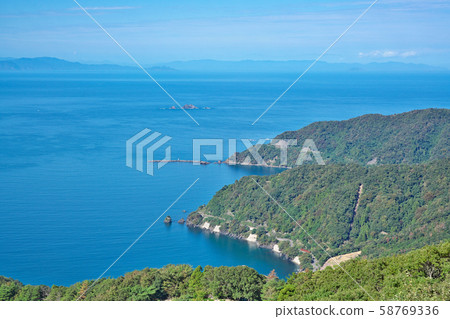 [View from the observation deck at the Rainbow Line Summit Park] Kiyama, Wakasa-cho, Mikata-Kaminaka-gun, Fukui Prefecture 58769336