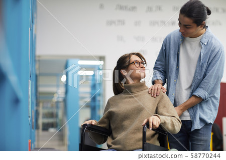 Young Couple Adapting Young Couple Adapting 58770244