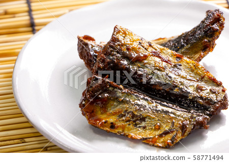 烤秋刀魚。 58771494